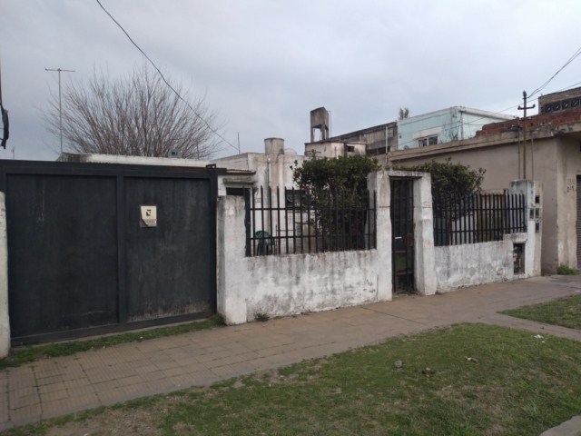 CASA DOS DORMITORIOS EN - MERLO - ESCUCHO OFERTAS